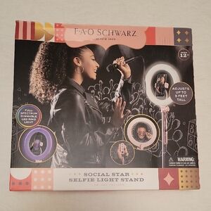 FAO Schwarz Social Star Selfie Light Stand- New!